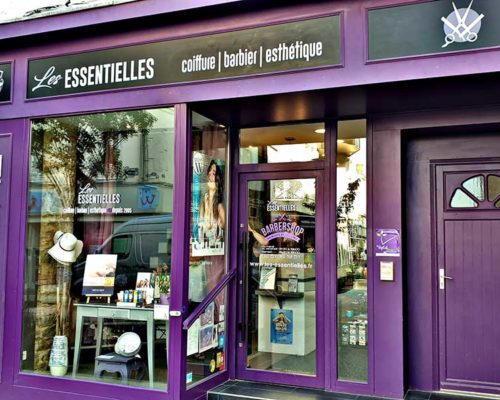 Création et pose d'enseigne en Vendée Enseigne du salon de coiffure Les Essentielles